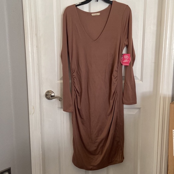 Heart & Hips Maternity Dress - Picture 14 of 14